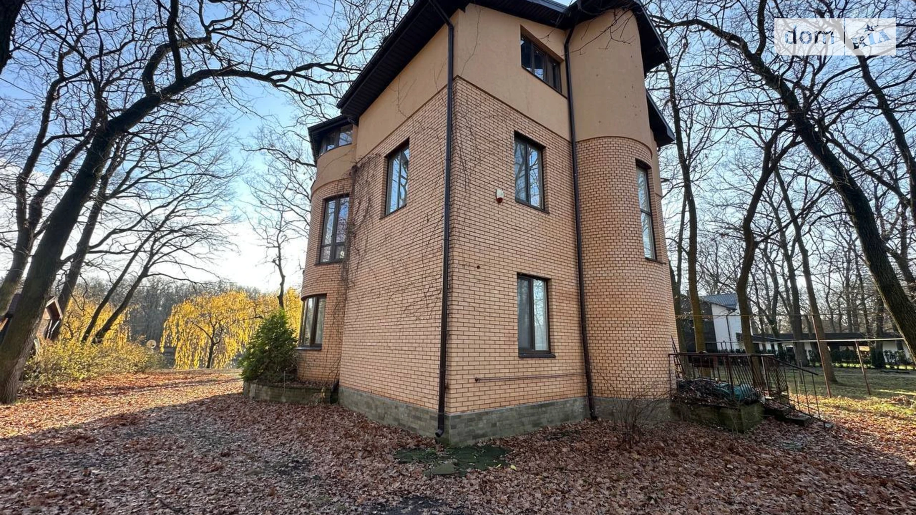 Сдается в аренду дом на 3 этажа 200 кв. м с участком, цена: 1300 $ - фото 2