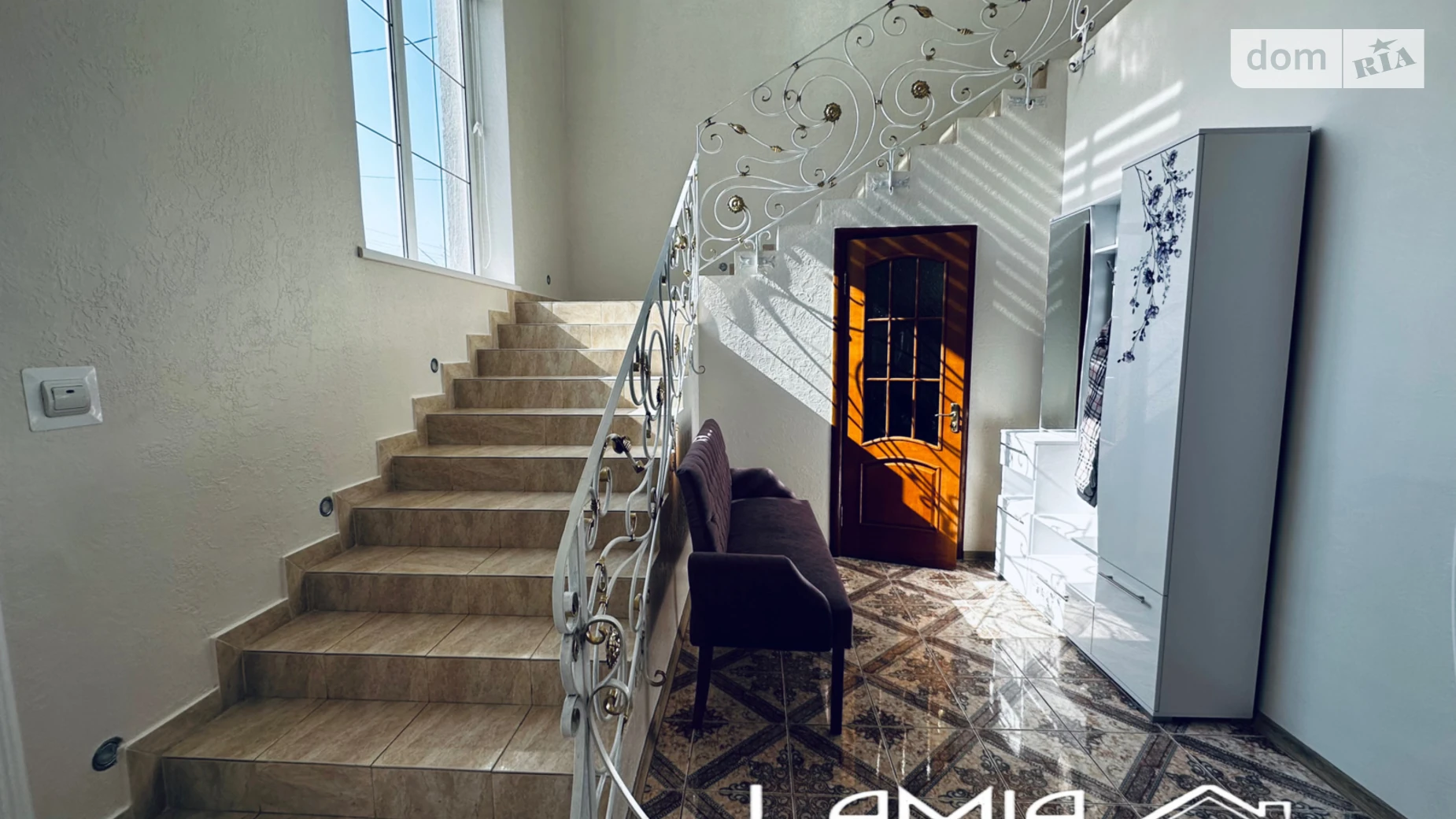 Продается дом на 3 этажа 250 кв. м с верандой, цена: 250000 $ - фото 2