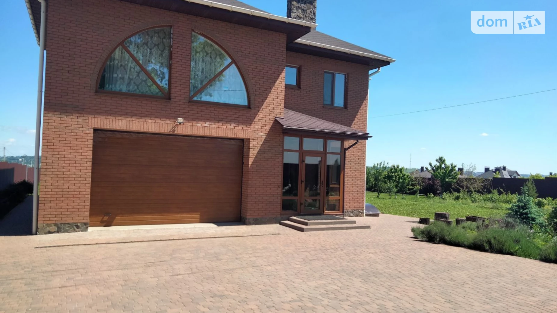 Продается дом на 2 этажа 256 кв. м с камином, цена: 399999 $ - фото 3