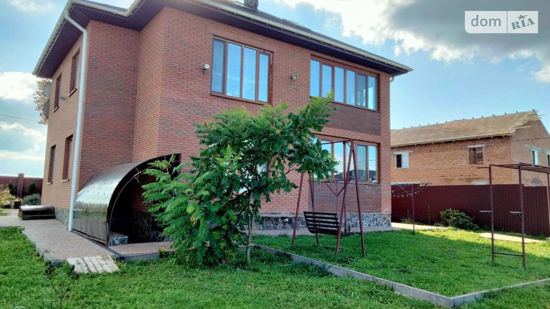 Продается дом на 2 этажа 256 кв. м с беседкой, цена: 399999 $ - фото 2