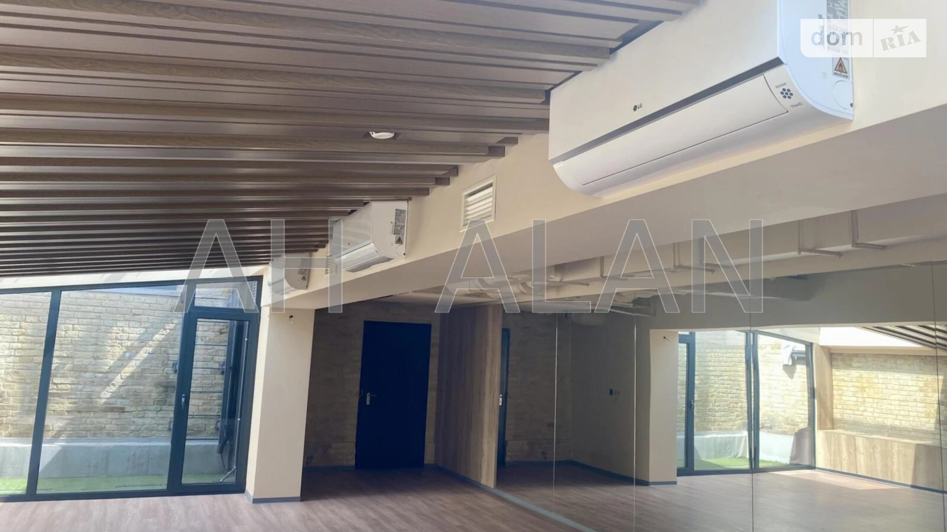 Сдается в аренду офис 1062.2 кв. м в бизнес-центре, цена: 26555 $ - фото 2