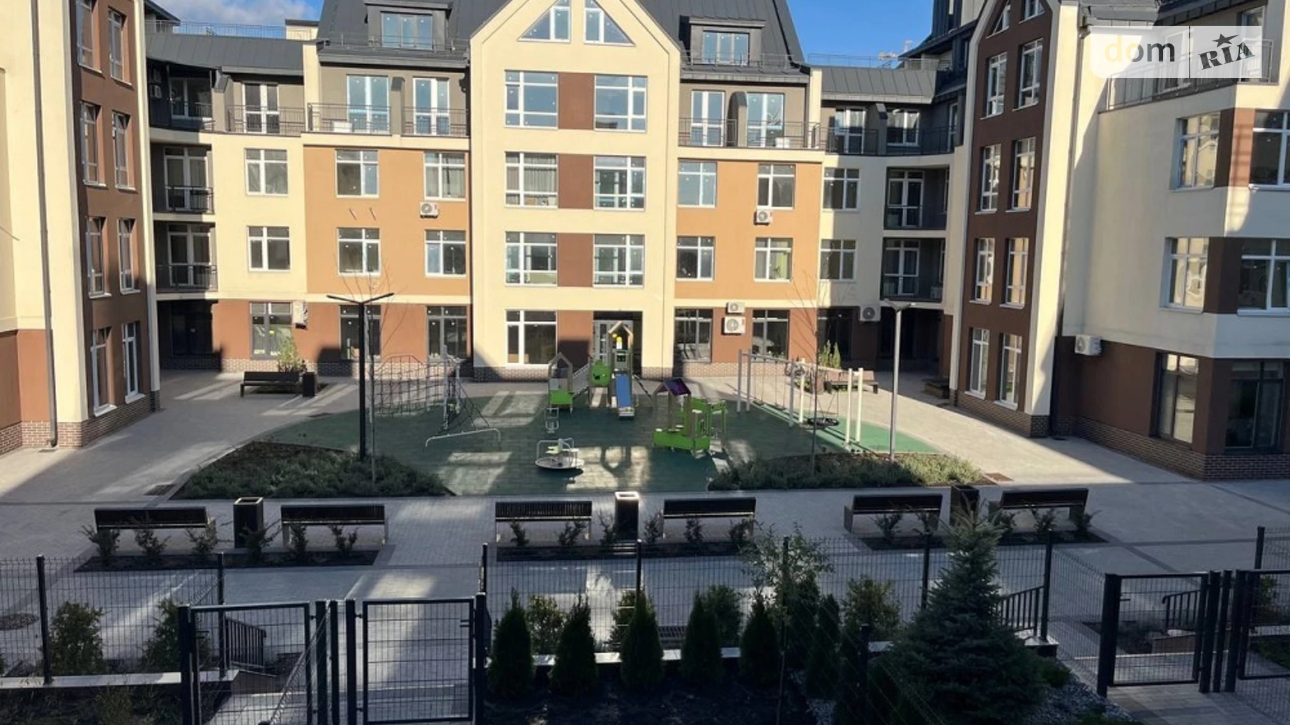 Продается 3-комнатная квартира 97.4 кв. м в Броварах, ул. Согласия, 38 - фото 2