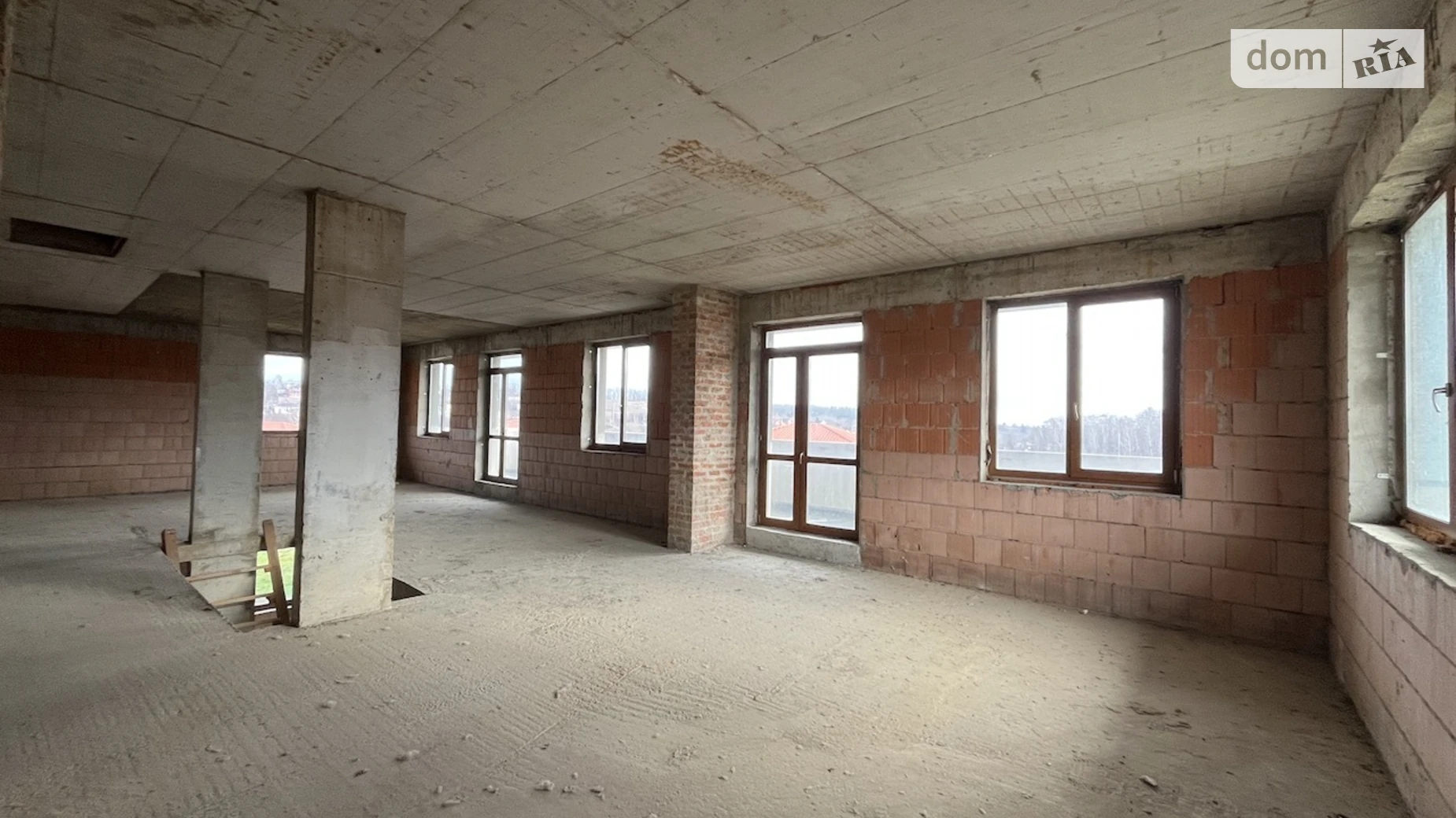 Продается дом на 2 этажа 244 кв. м с бассейном, цена: 305000 $ - фото 2