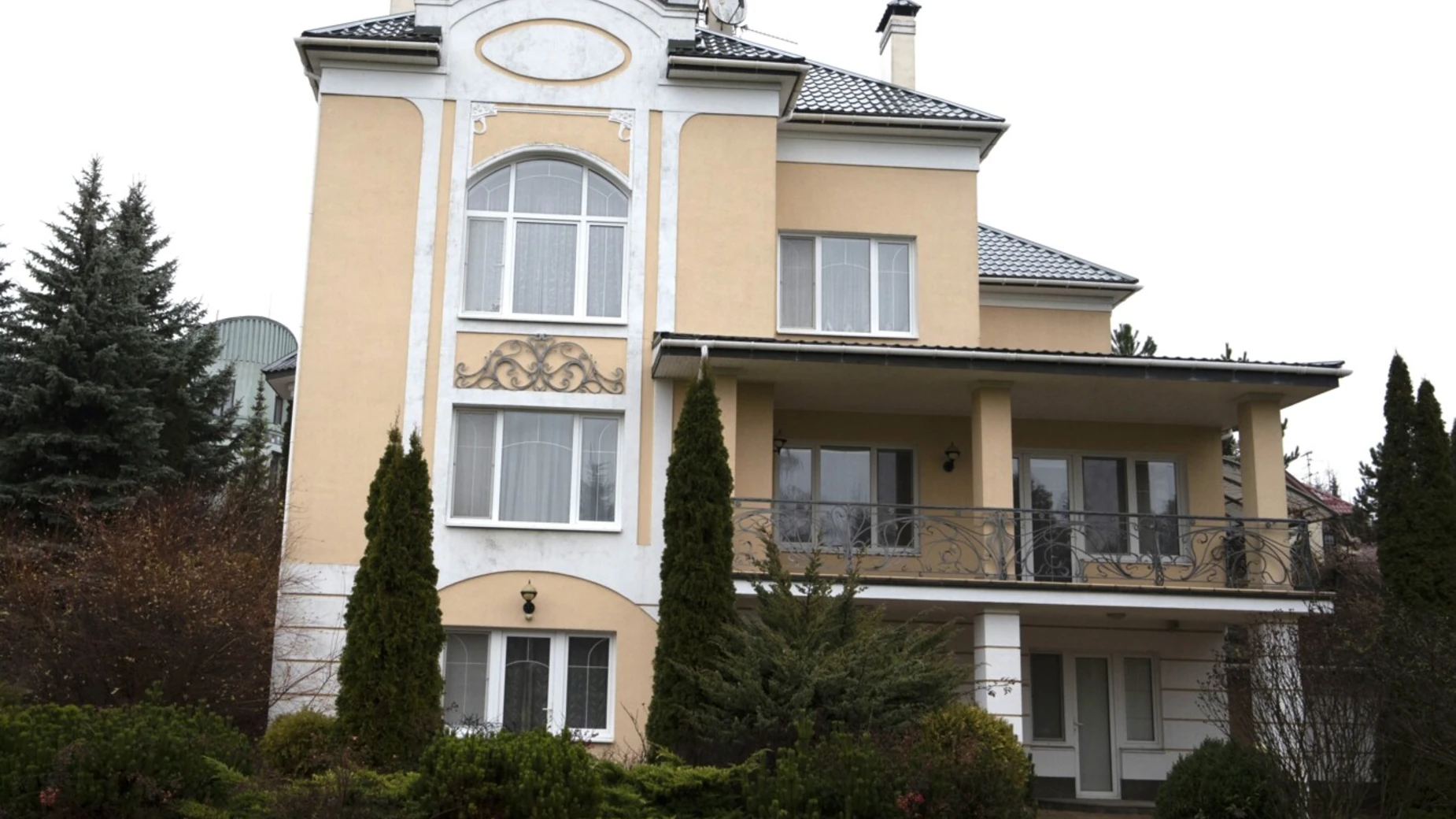 Продается дом на 2 этажа 220 кв. м с садом, цена: 350000 $ - фото 3