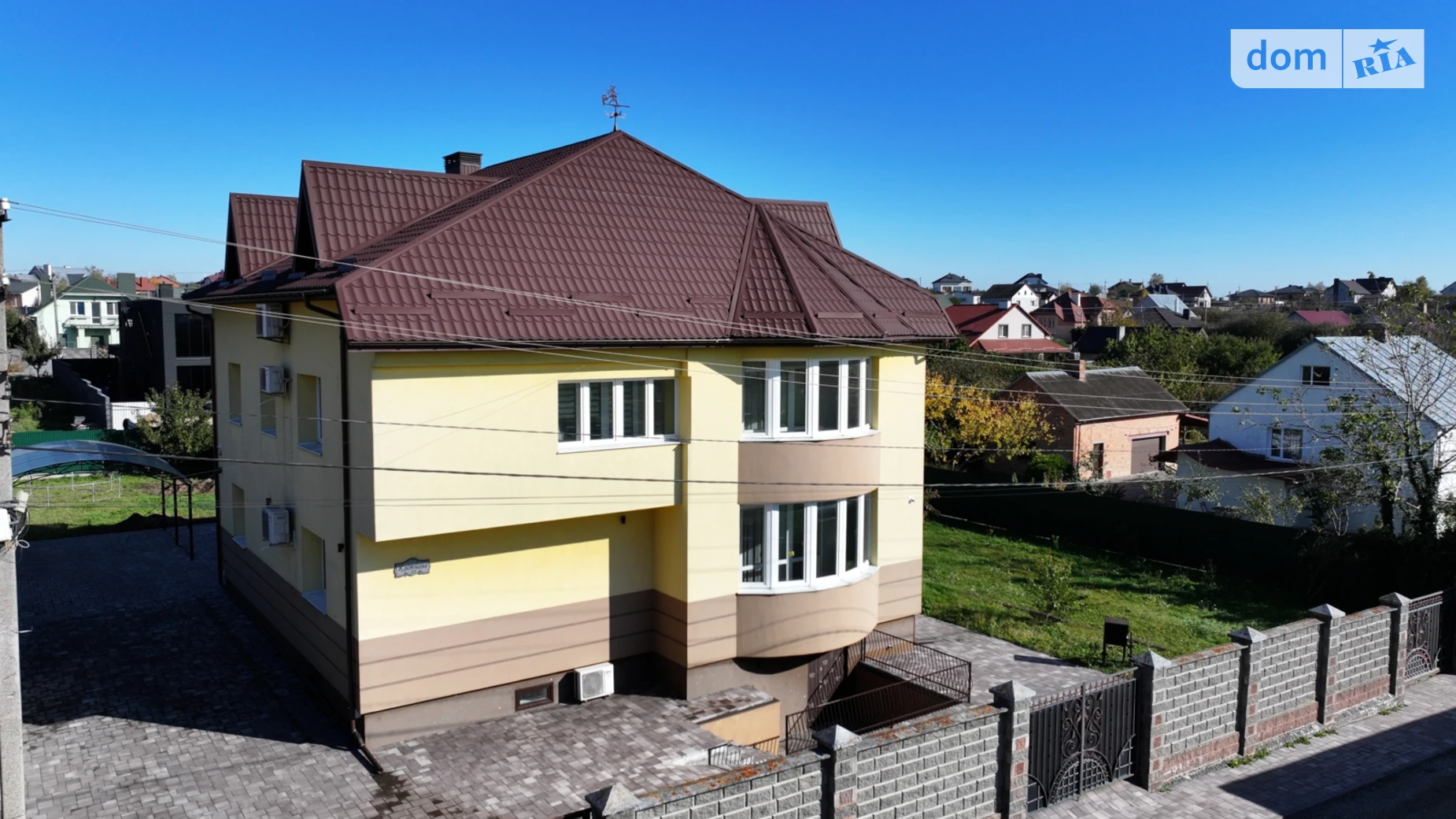 Продается дом на 3 этажа 230 кв. м с бассейном, цена: 300000 $ - фото 4