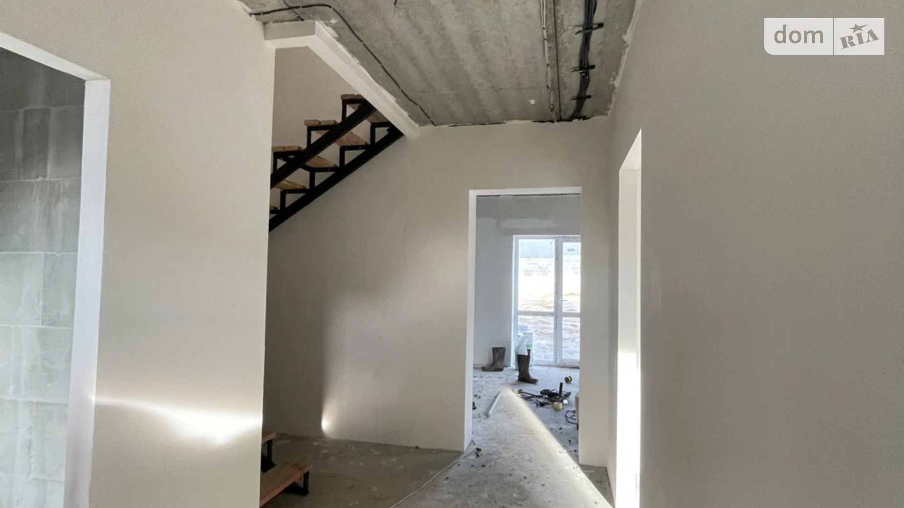 Продается дом на 2 этажа 110 кв. м с садом, цена: 83000 $ - фото 2