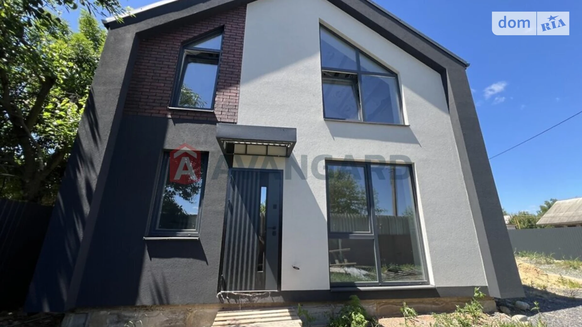 Продается дом на 2 этажа 120 кв. м с камином, цена: 85000 $ - фото 2