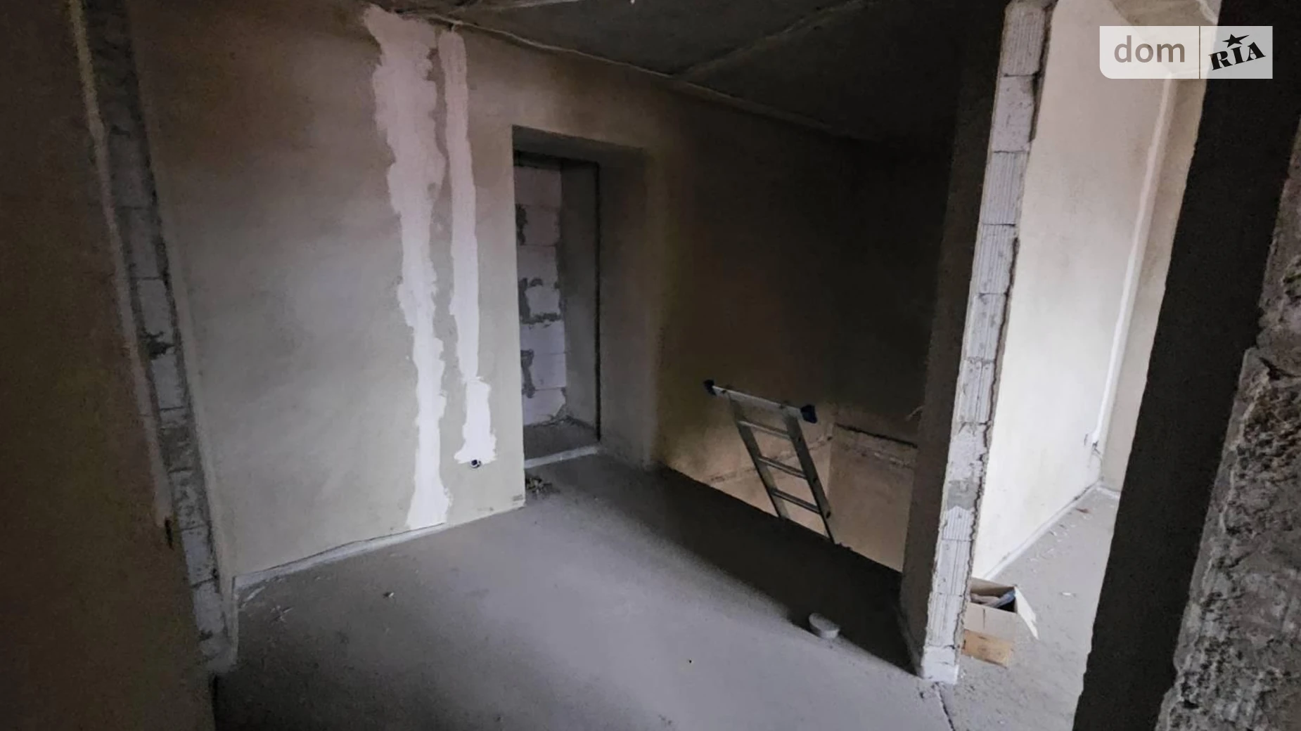 Продается 3-комнатная квартира 97.4 кв. м в Черноморске, ул. Парусная - фото 3