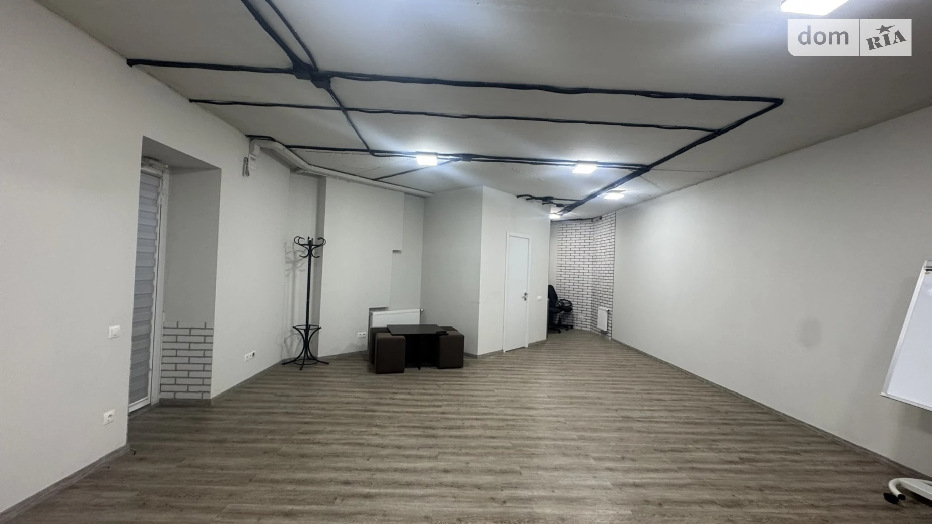 Продается офис 56 кв. м в бизнес-центре, цена: 63000 $ - фото 2