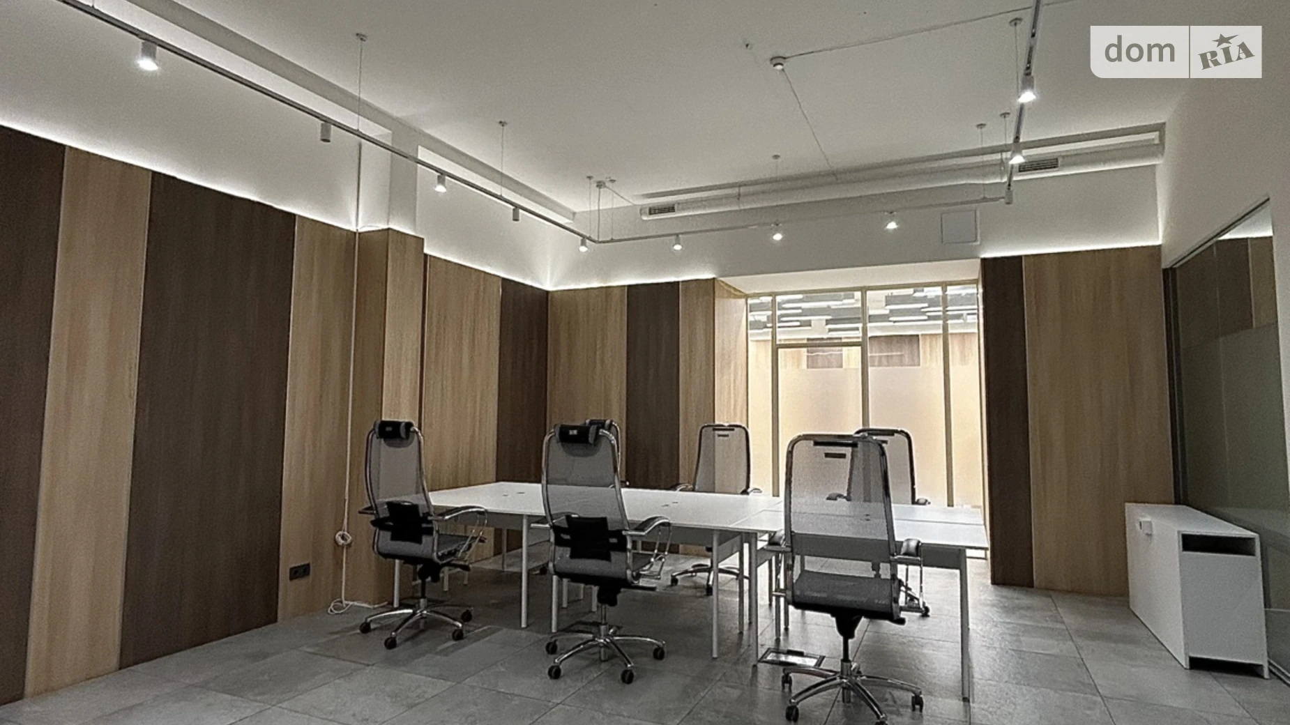 Сдается в аренду офис 250 кв. м в бизнес-центре, цена: 6000 € - фото 5