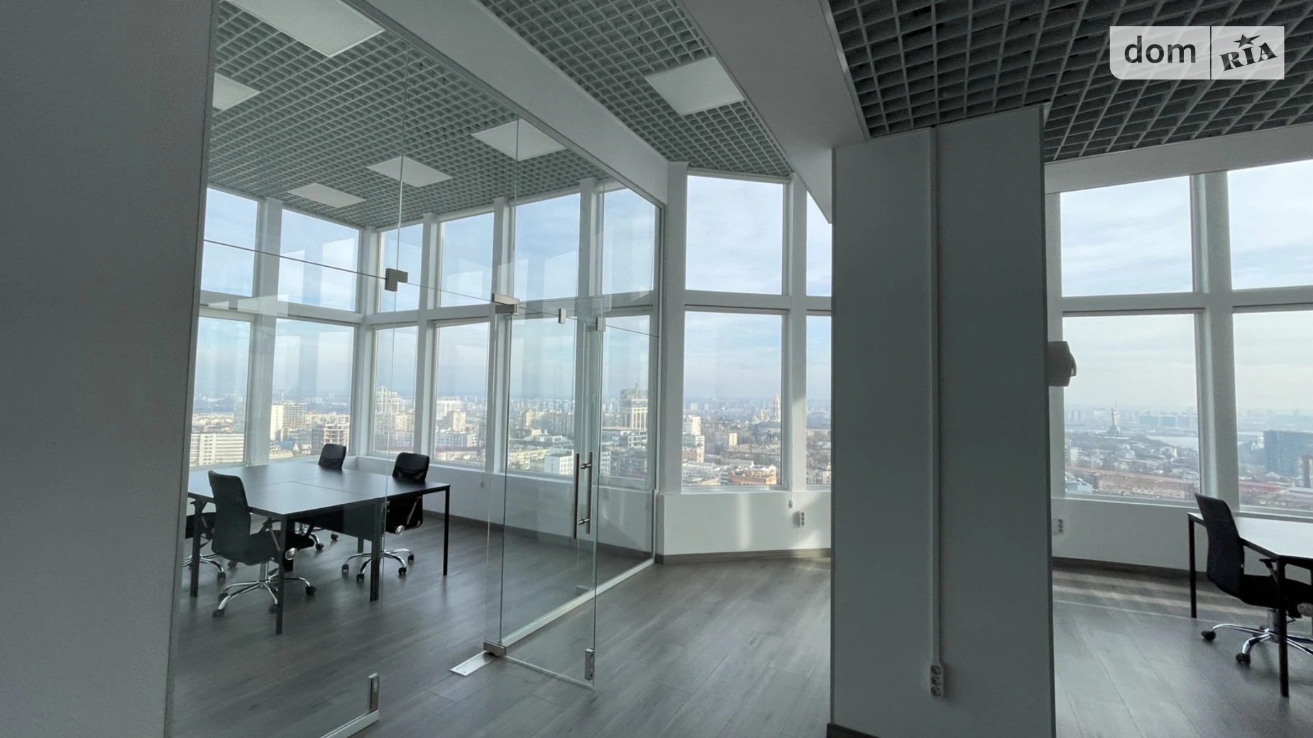 Сдается в аренду офис 442 кв. м в бизнес-центре, цена: 4000 $ - фото 2