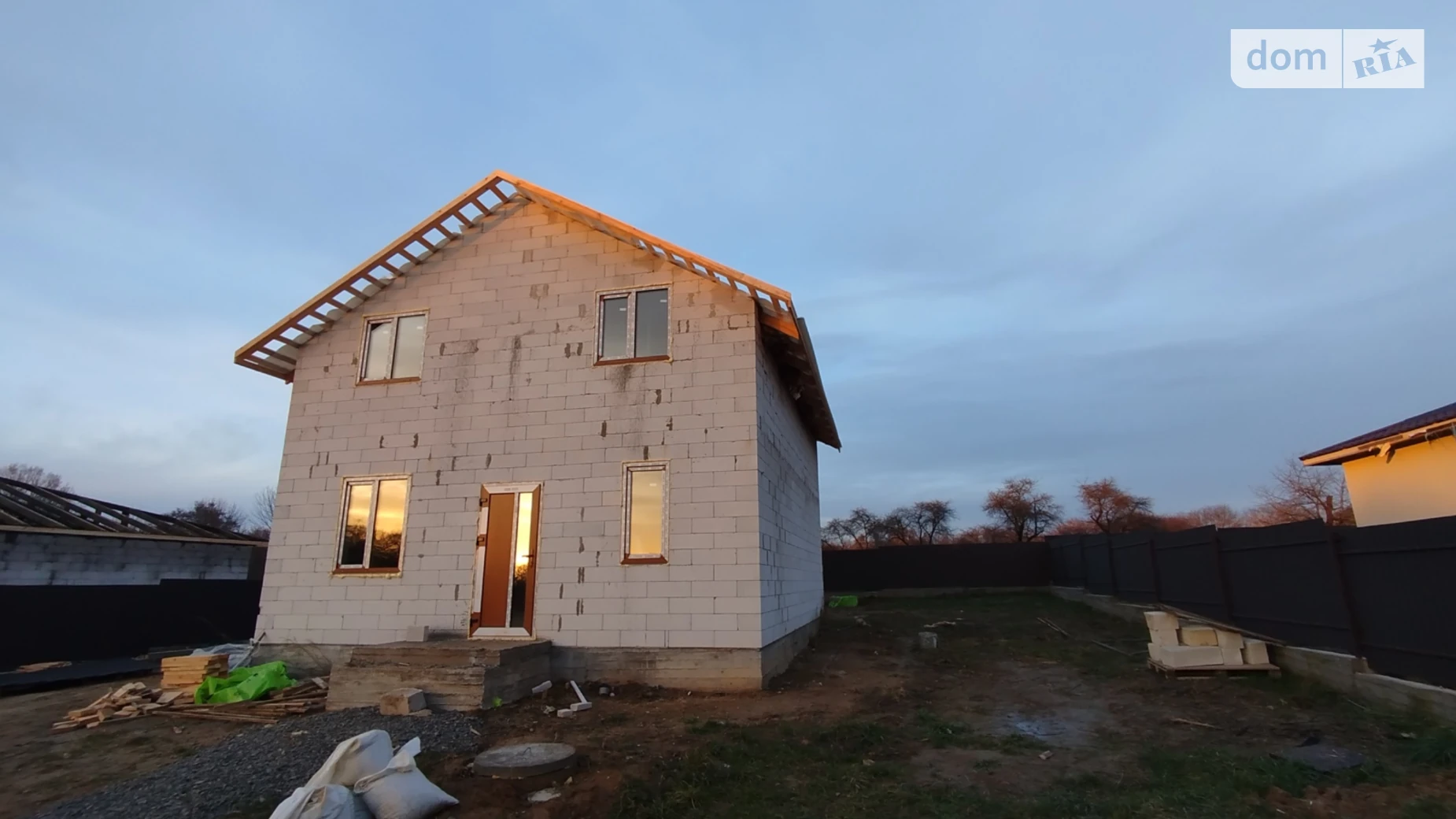 Продается дом на 2 этажа 115 кв. м с подвалом, цена: 80000 $ - фото 4