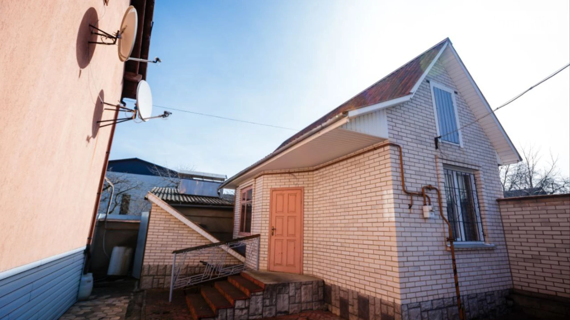 Продается дом на 2 этажа 278 кв. м с мансардой, цена: 295000 $ - фото 2