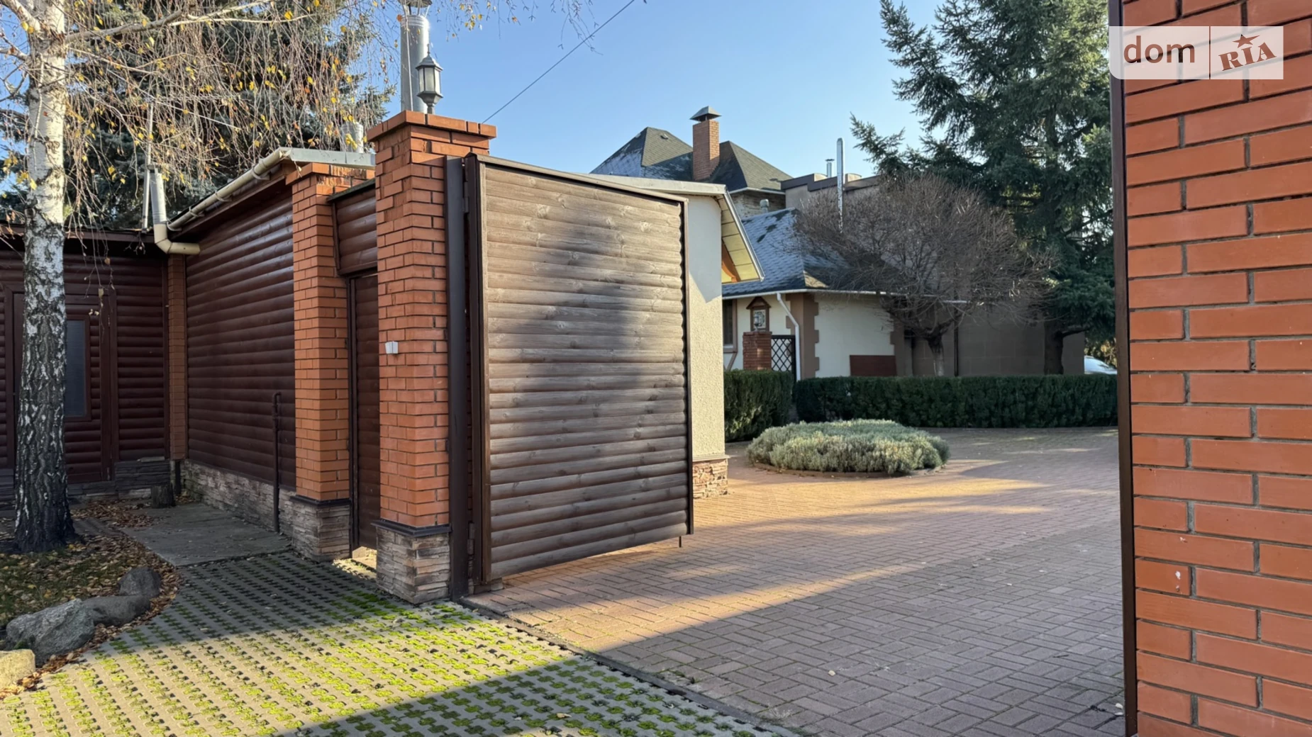 Сдается в аренду дом на 2 этажа 525 кв. м с балконом, цена: 5000 $ - фото 2