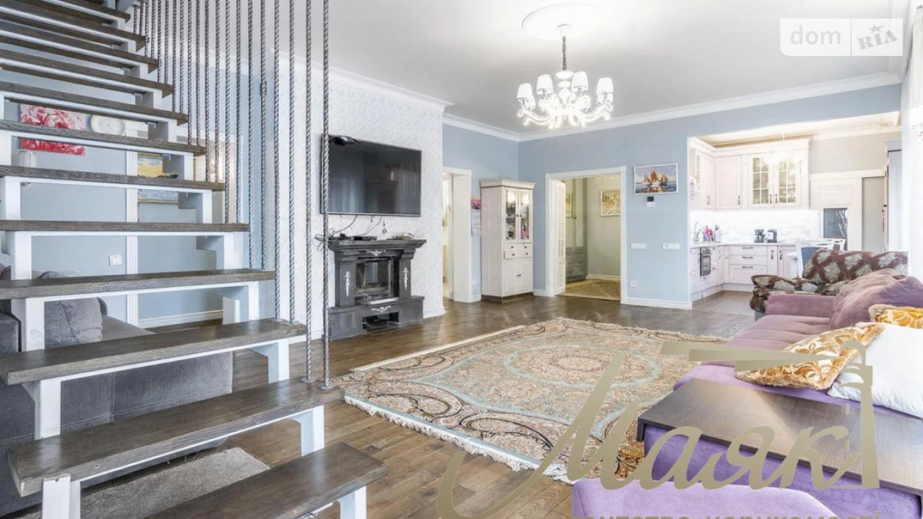 Продается дом на 2 этажа 270 кв. м с камином, цена: 285000 $ - фото 2