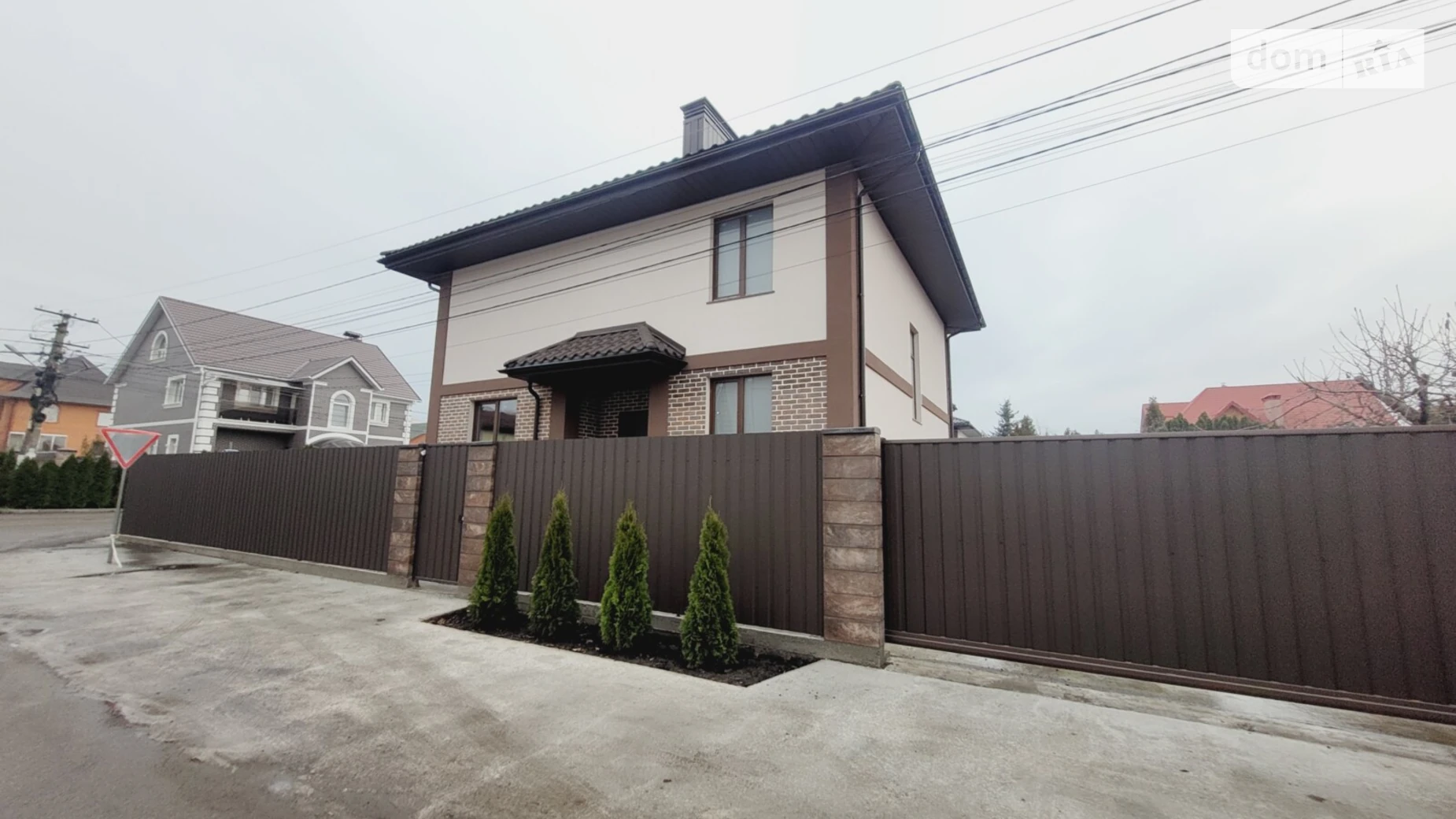 Продается дом на 2 этажа 220 кв. м с бассейном, цена: 180000 $ - фото 2