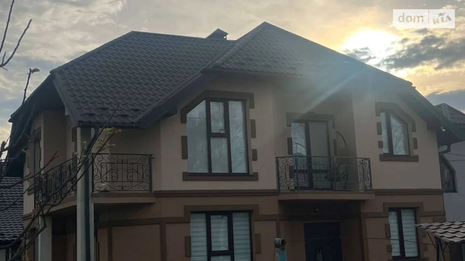 Продается дом на 2 этажа 197 кв. м с подвалом, цена: 325000 € - фото 2