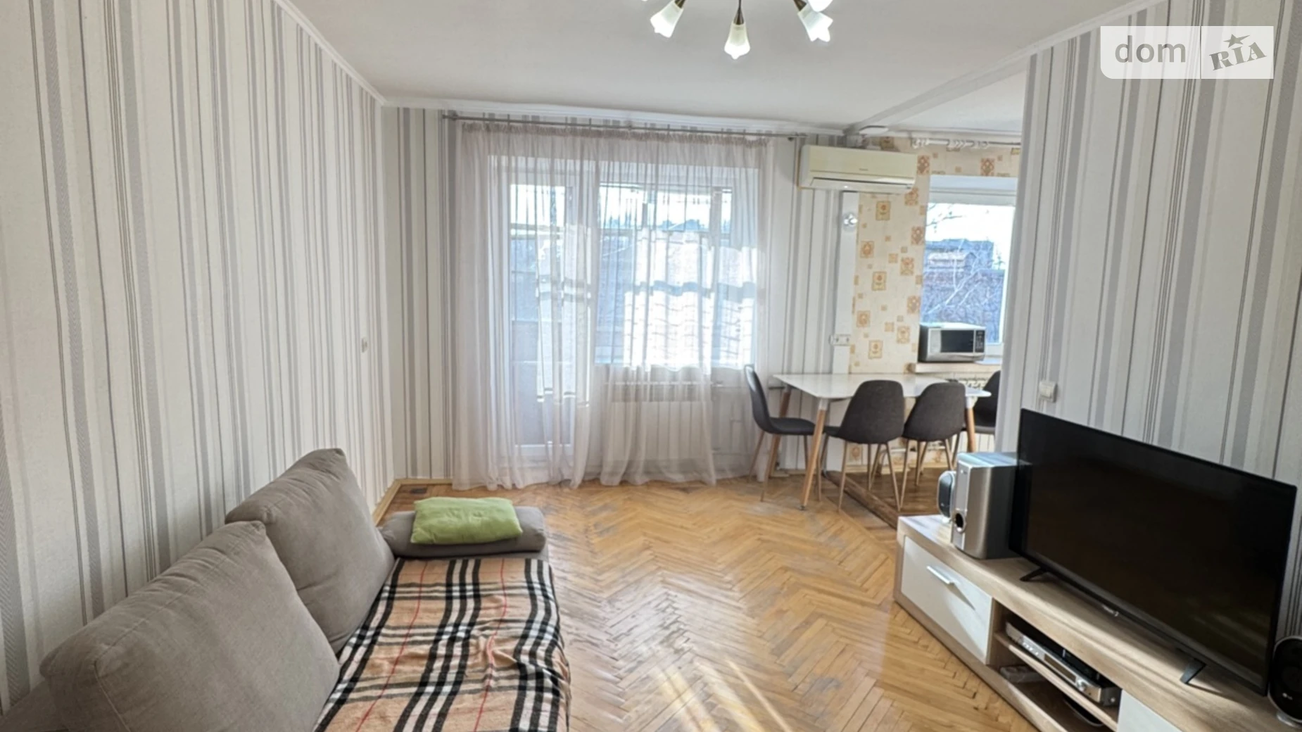 Продается 3-комнатная квартира 58 кв. м в Харькове, ул. Защитников Неба(Тобольская), 52 - фото 2