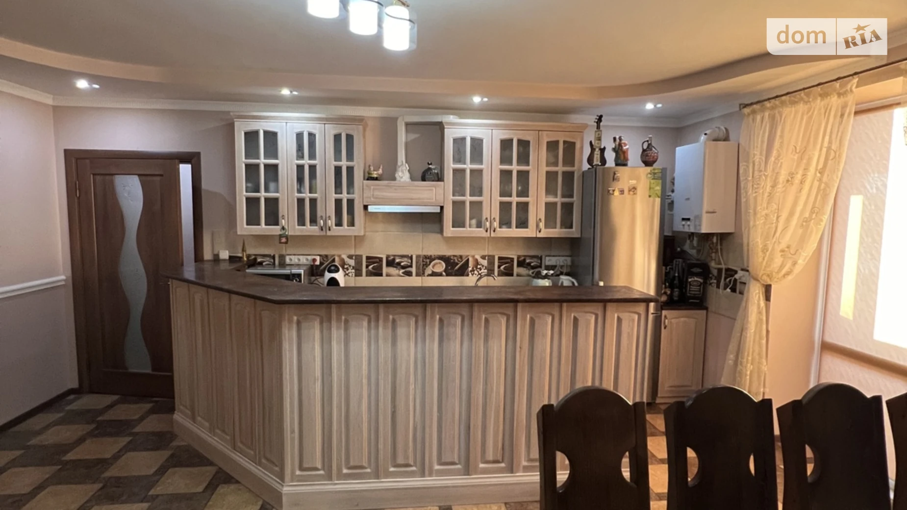 Продается 2-комнатная квартира 83 кв. м в Коломые, Степана Бандери, 53 - фото 2