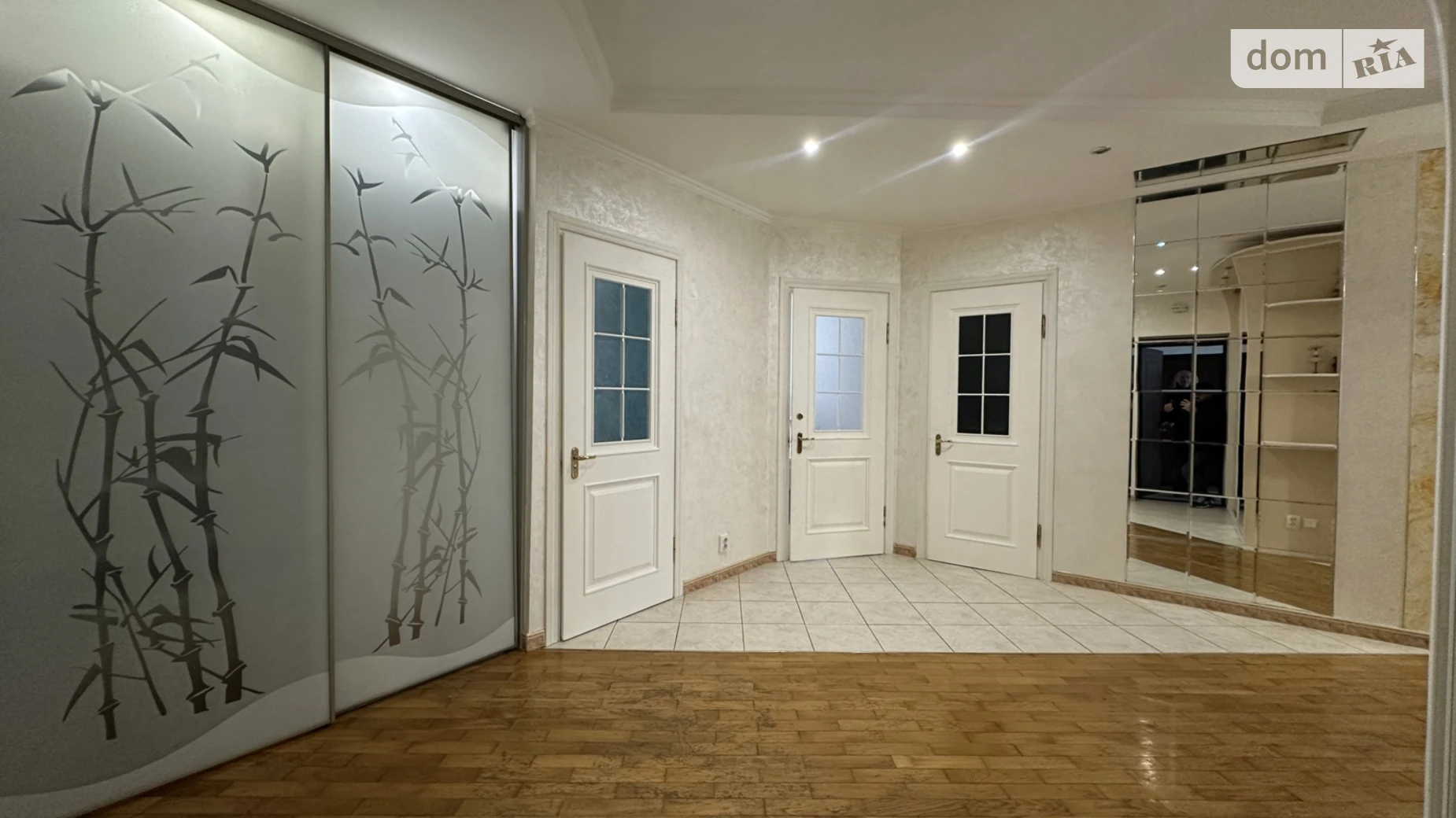 3-комнатная квартира 115 кв. м в, цена: 450 $ - фото 2