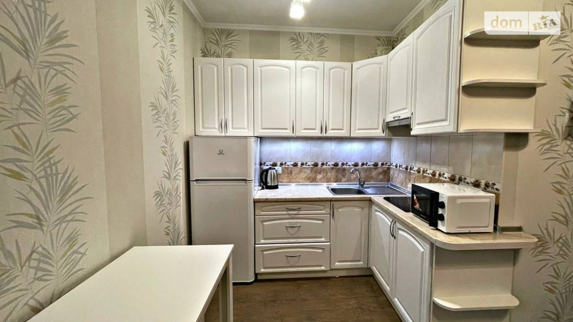 Сдается в аренду 1-комнатная квартира 25 кв. м в Киеве, ул. Кальвильная, 38 - фото 2