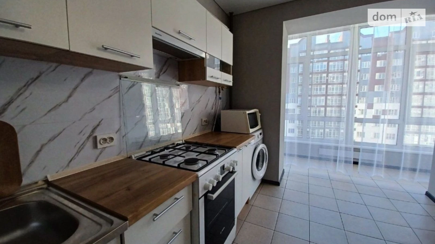 Продается 1-комнатная квартира 36 кв. м в Ивано-Франковске, ул. Высочана Семена, 18 корпус 15 - фото 3