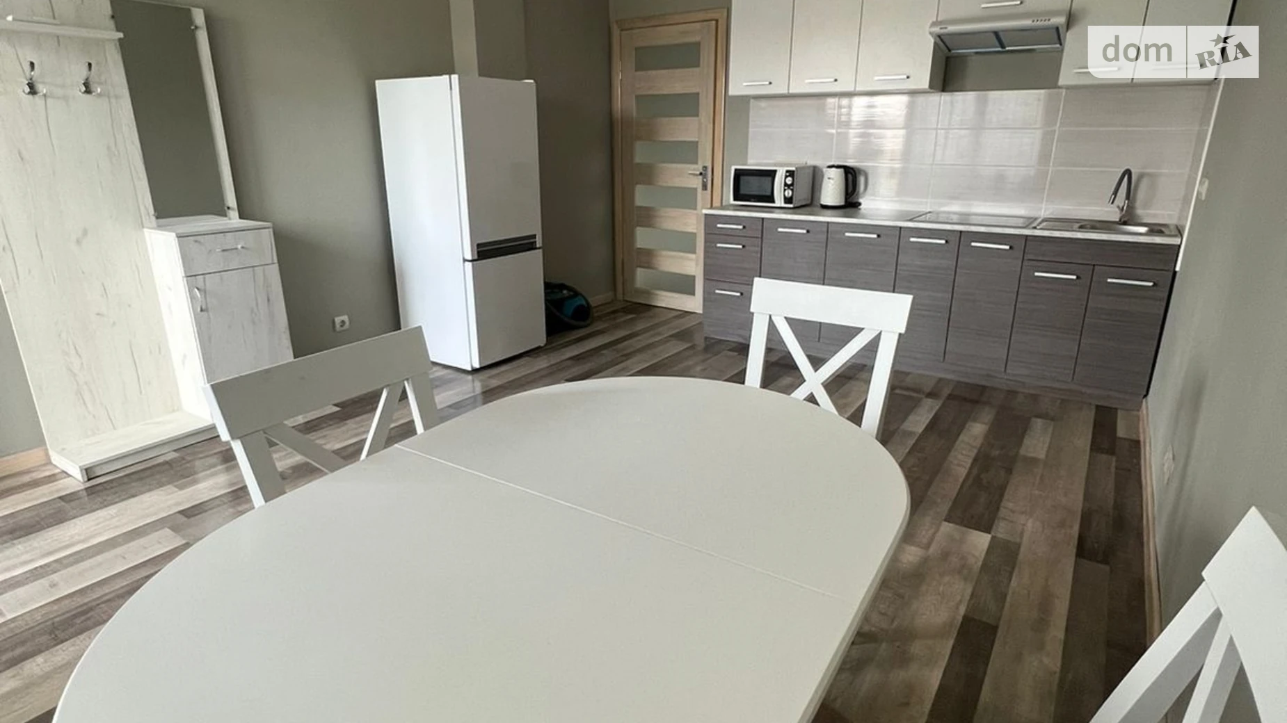 Продается 1-комнатная квартира 45 кв. м в Ужгороде, ул. Берчени - фото 2