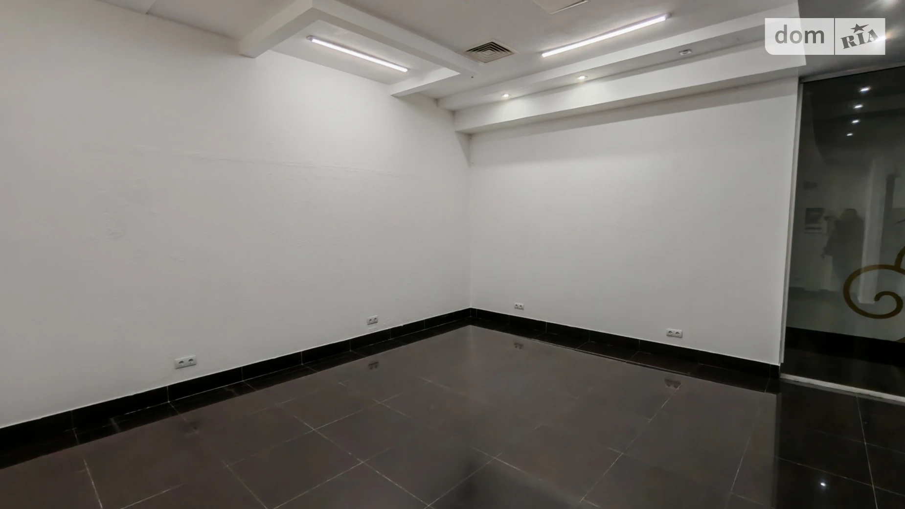 Сдается в аренду офис 27 кв. м в бизнес-центре, цена: 16800 грн - фото 2