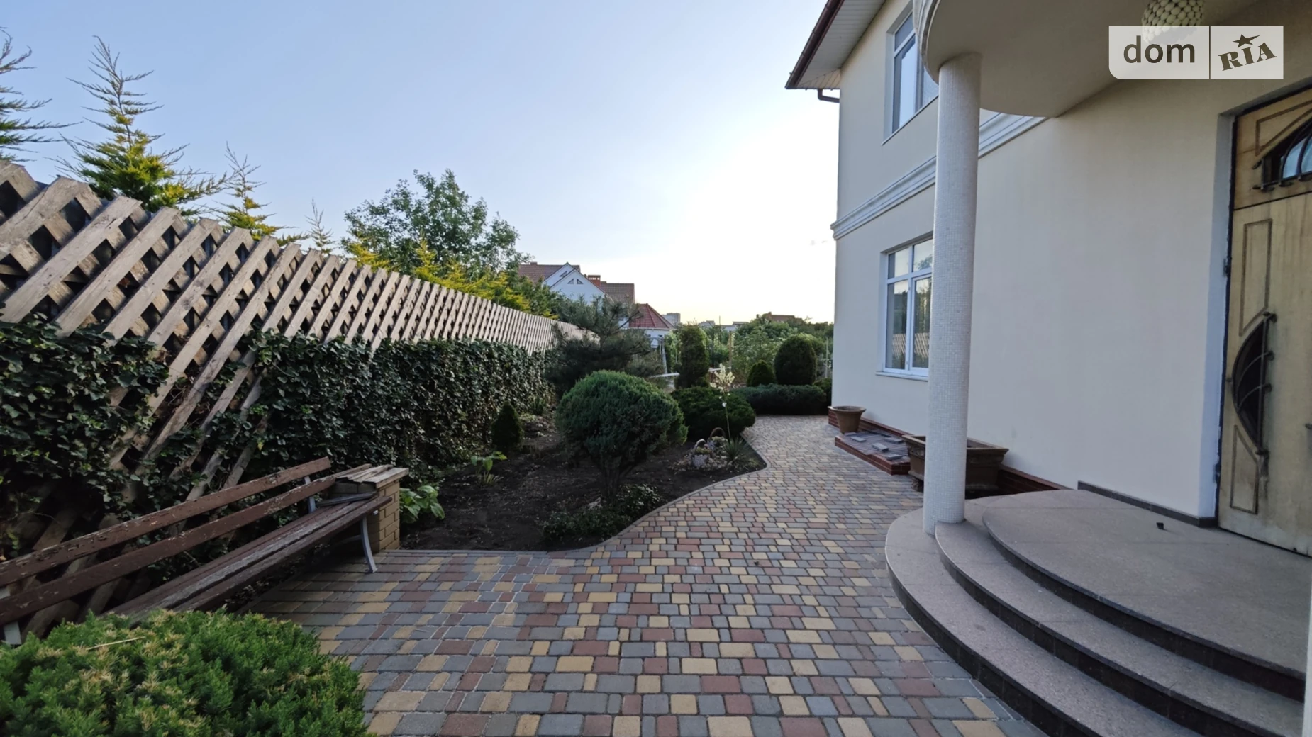 Продается дом на 2 этажа 375 кв. м с мансардой, цена: 399000 $ - фото 2