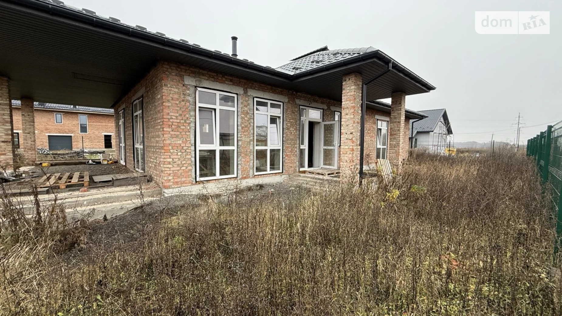 Продается одноэтажный дом 142 кв. м с гаражом, цена: 110000 $ - фото 2