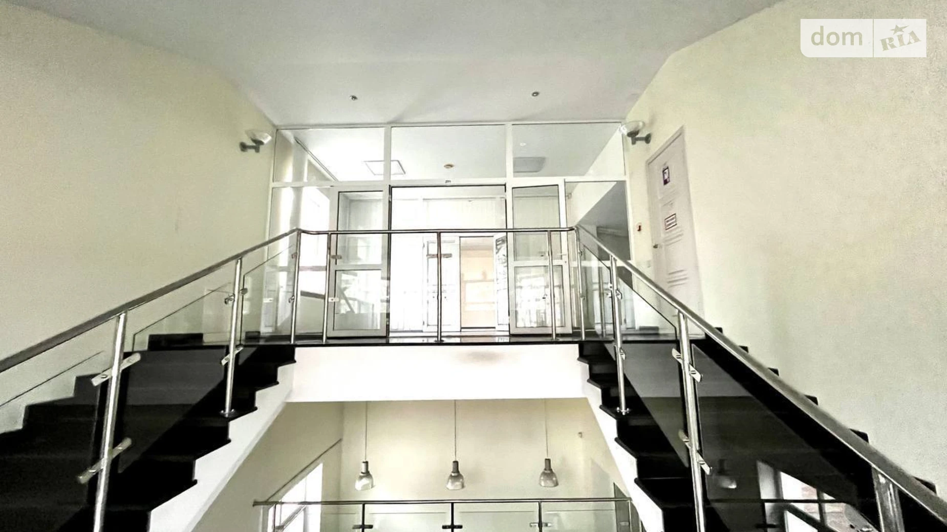 Сдается в аренду офис 832 кв. м в бизнес-центре, цена: 399360 $ - фото 5