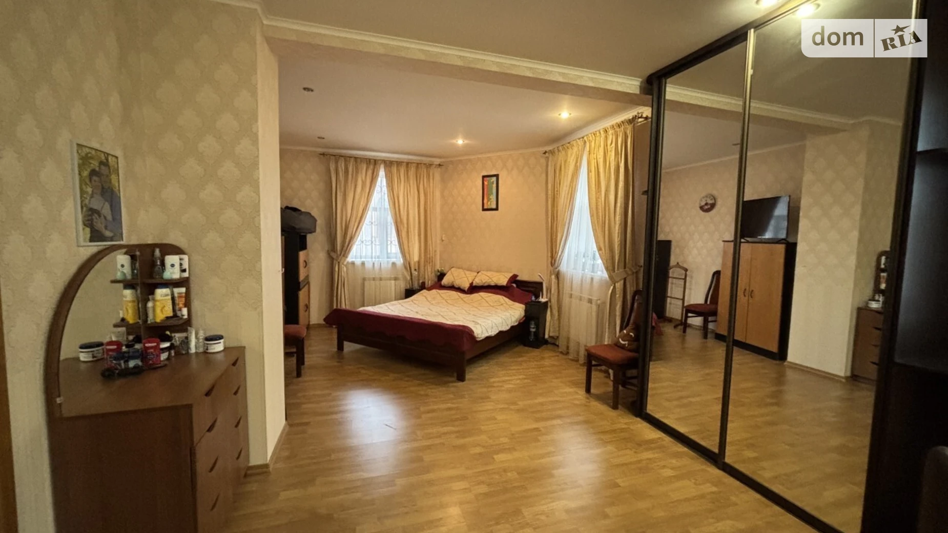 Продается дом на 3 этажа 468.7 кв. м с бассейном, цена: 640000 $ - фото 2