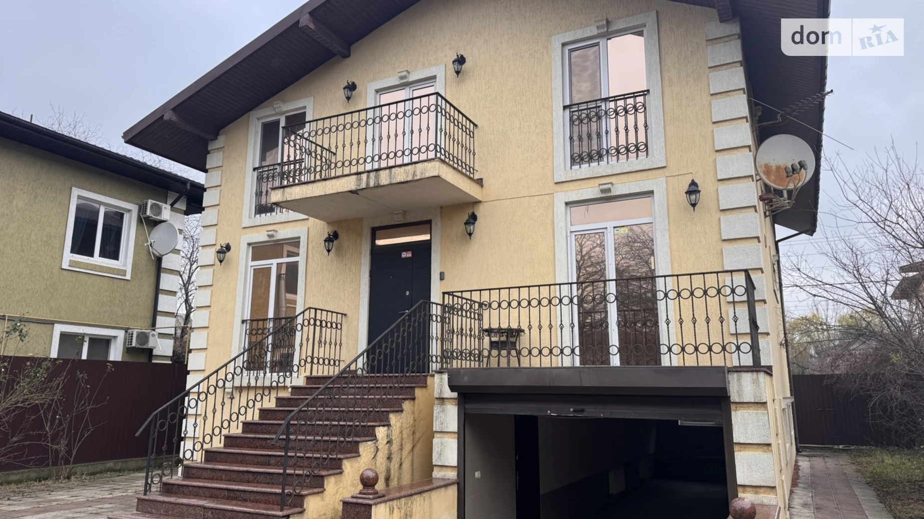 Продается дом на 3 этажа 267 кв. м с подвалом, цена: 250000 $ - фото 2