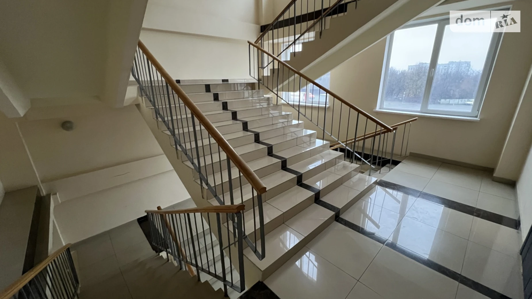 Сдается в аренду офис 246.44 кв. м в бизнес-центре, цена: 1725 $ - фото 2