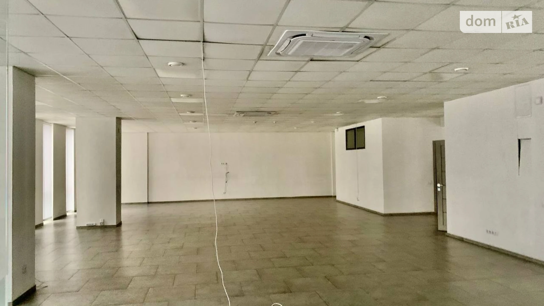 Сдается в аренду офис 235 кв. м в бизнес-центре, цена: 2350 $ - фото 3