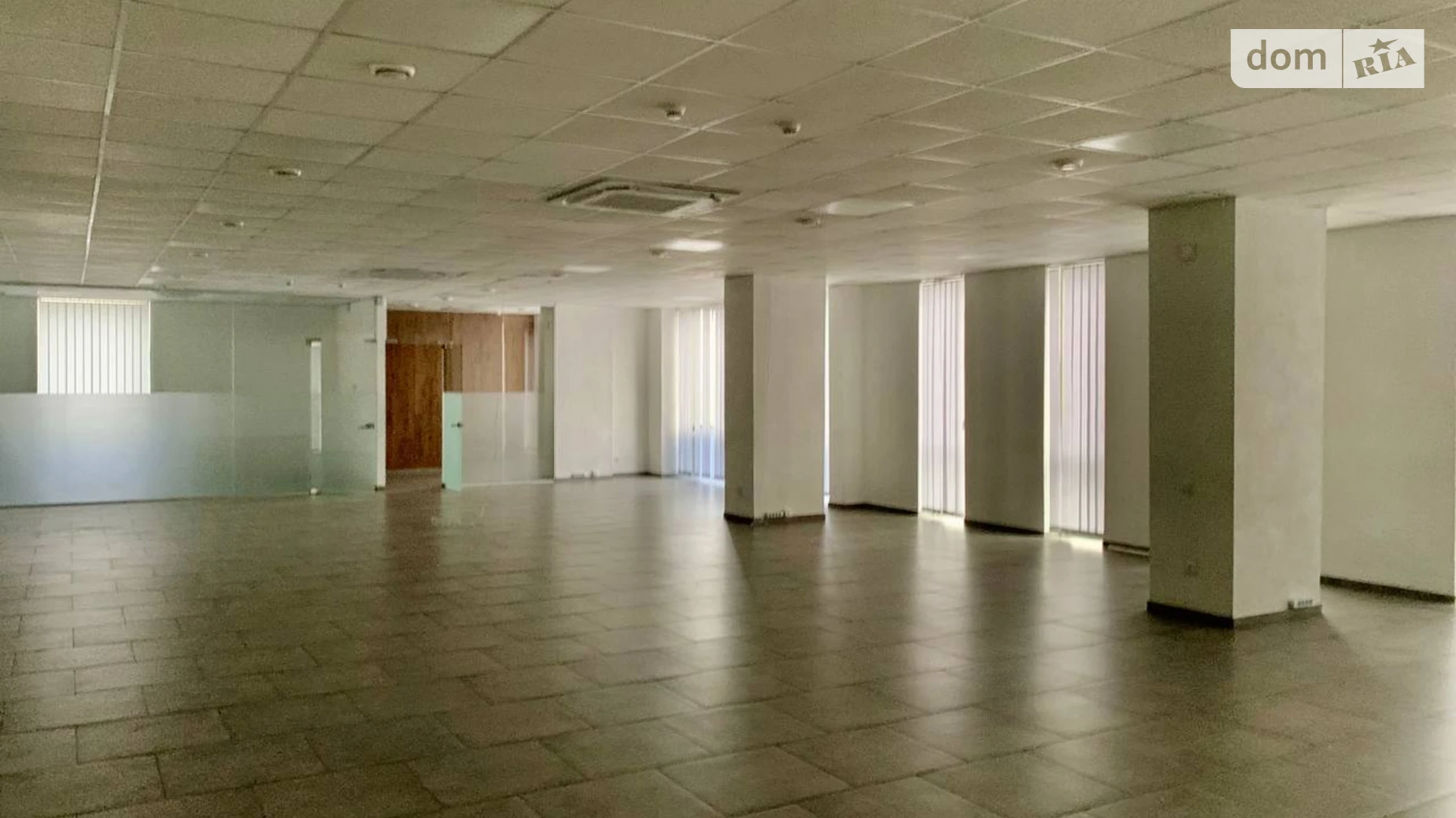 Сдается в аренду офис 235 кв. м в бизнес-центре, цена: 2350 $ - фото 2