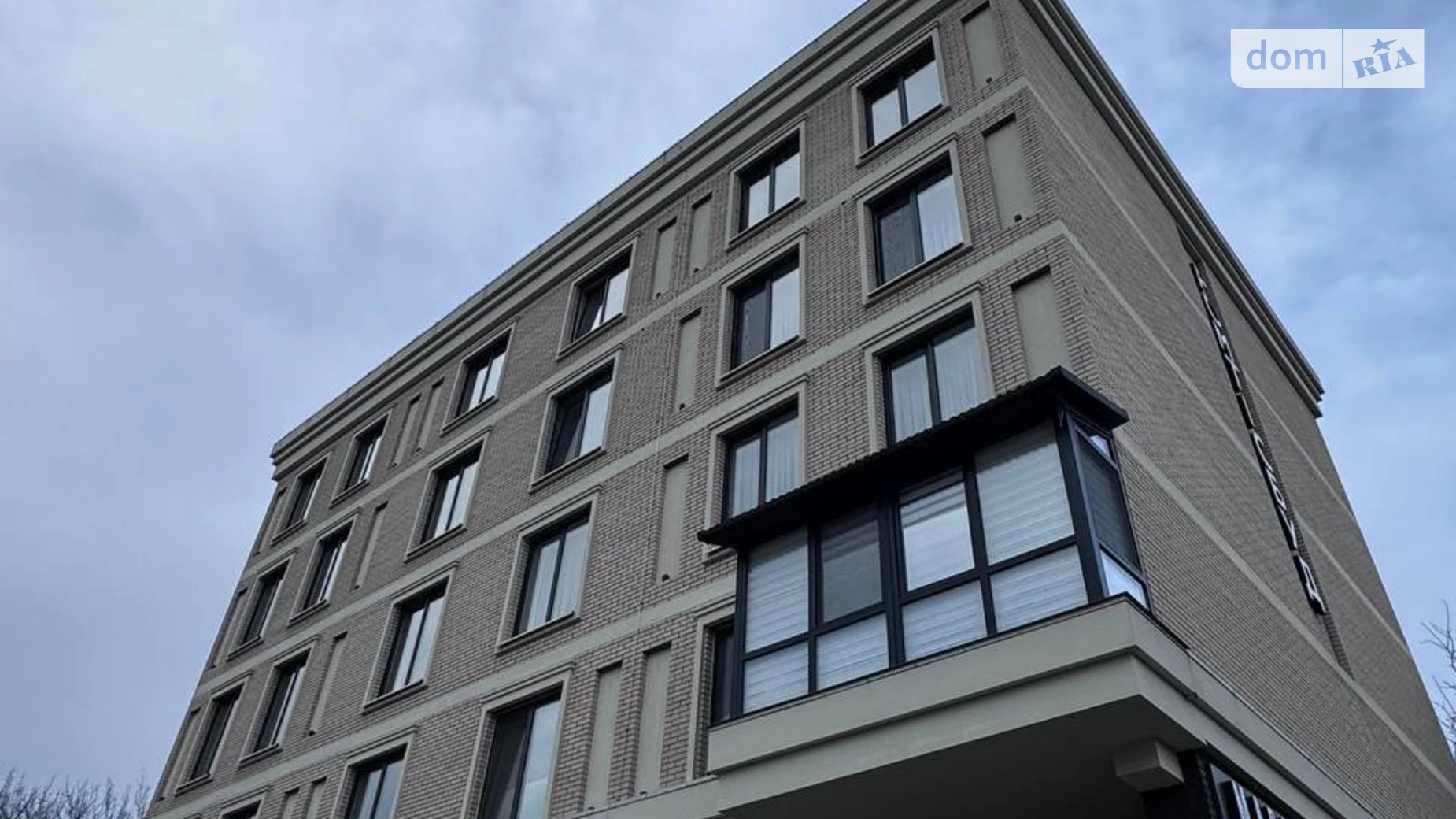 Продается 3-комнатная квартира 122 кв. м в Черновцах, ул. Корнея Толстюка(Достоевского Федора) - фото 2