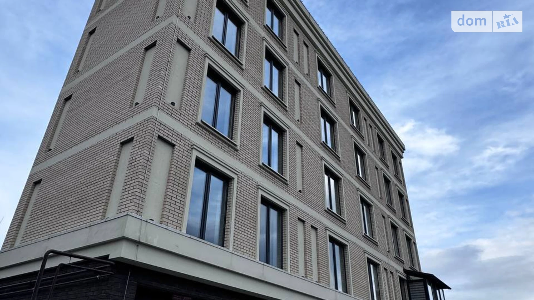 Продается 3-комнатная квартира 122 кв. м в Черновцах, ул. Корнея Толстюка(Достоевского Федора) - фото 3