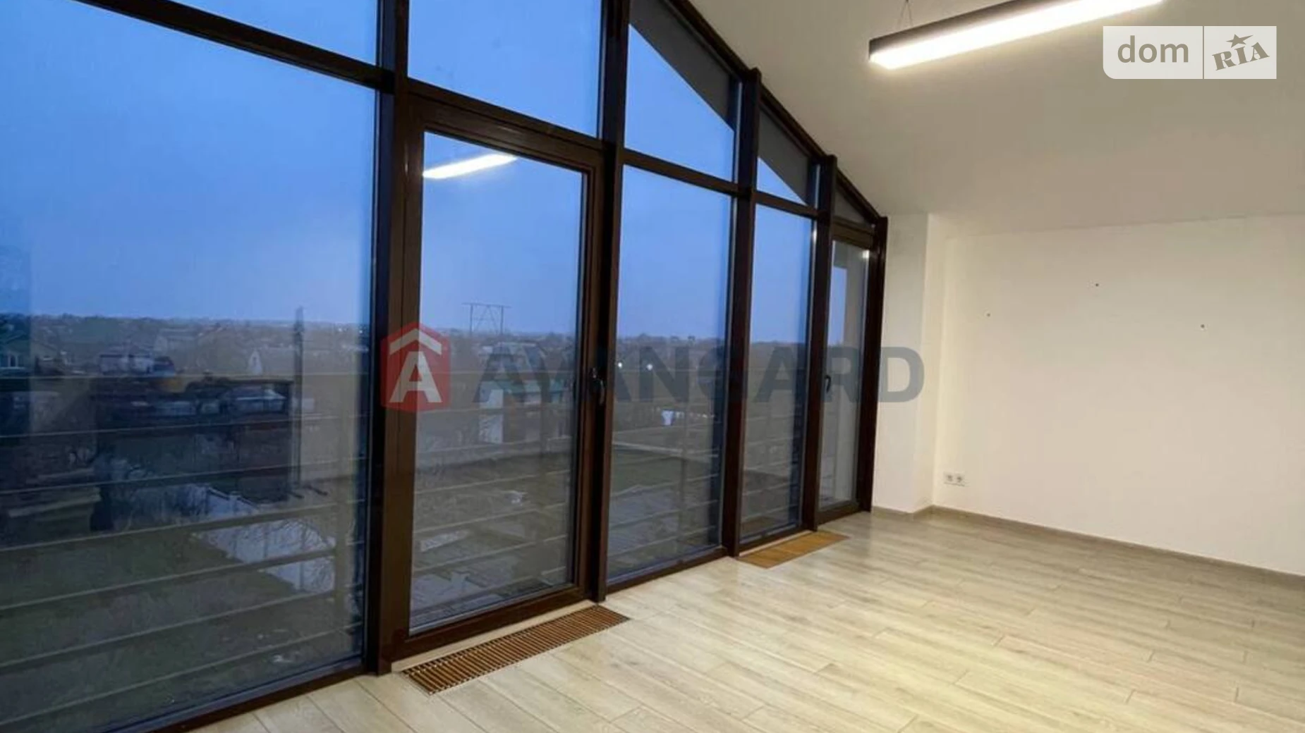 Продается дом на 3 этажа 406 кв. м с подвалом, цена: 350000 $ - фото 5