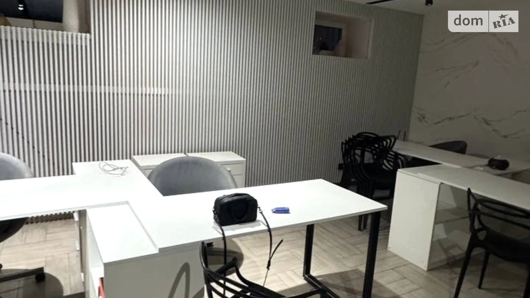 Здається в оренду офіс 35 кв. м в бізнес-центрі, цена: 400 € - фото 4