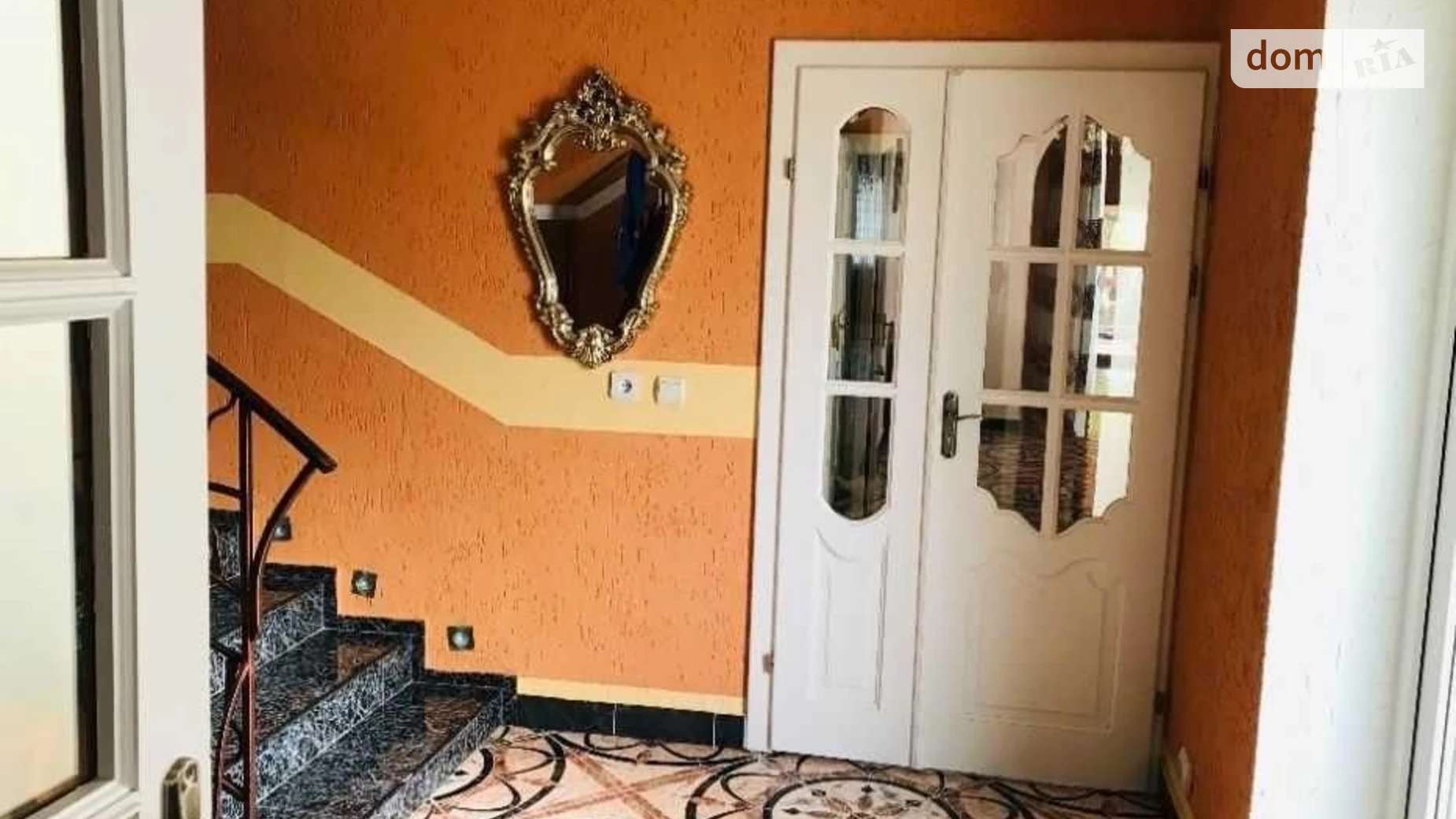 Продается дом на 2 этажа 300 кв. м с гаражом, цена: 155000 $ - фото 2