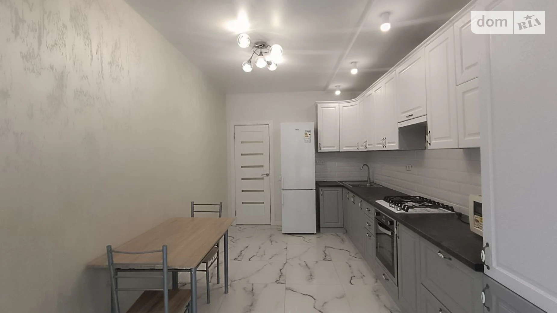 Продается 1-комнатная квартира 45.7 кв. м в Ивано-Франковске, ул. Высочана Семена - фото 2