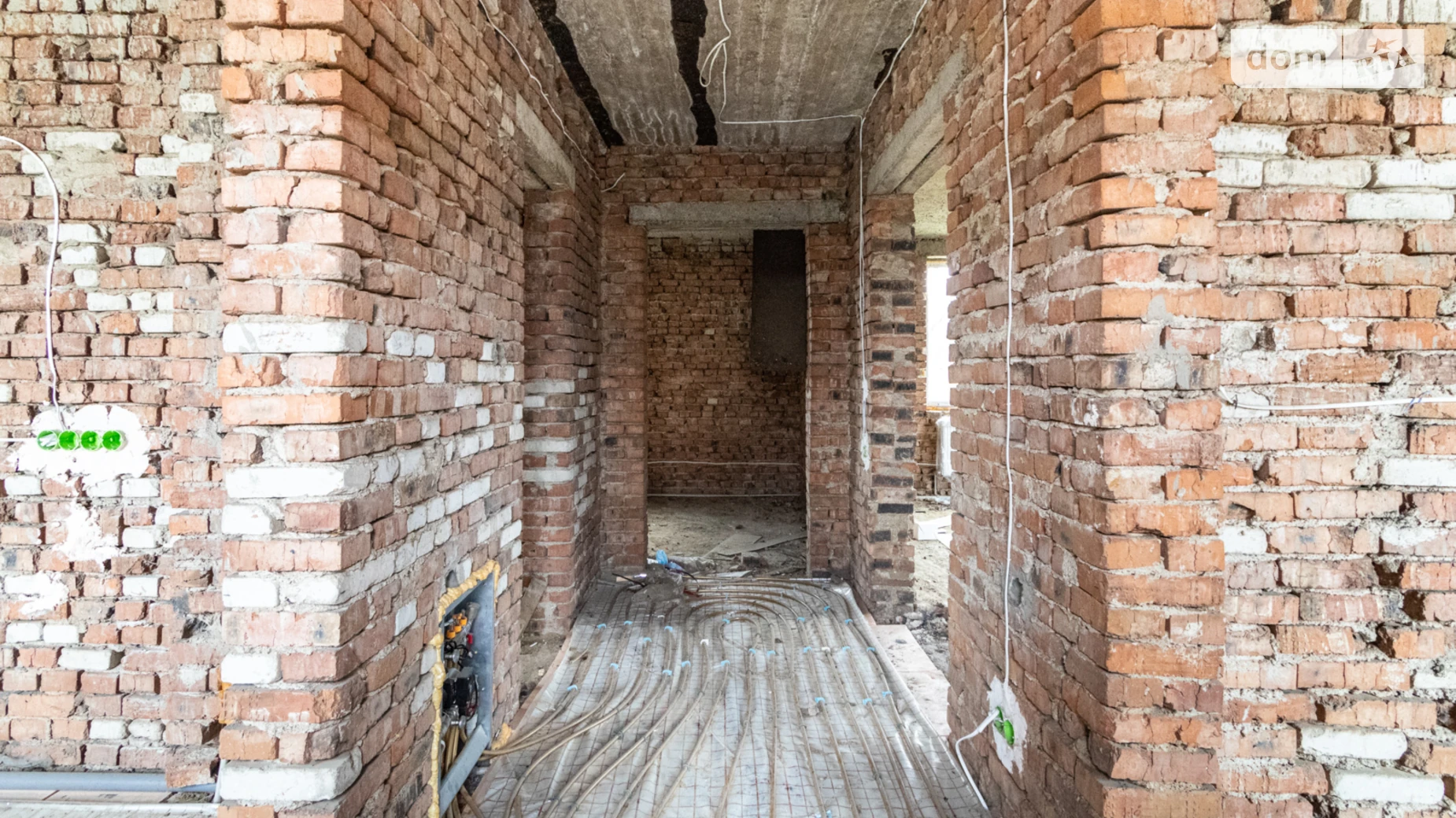 Продается дом на 3 этажа 205 кв. м с садом, цена: 62500 $ - фото 3