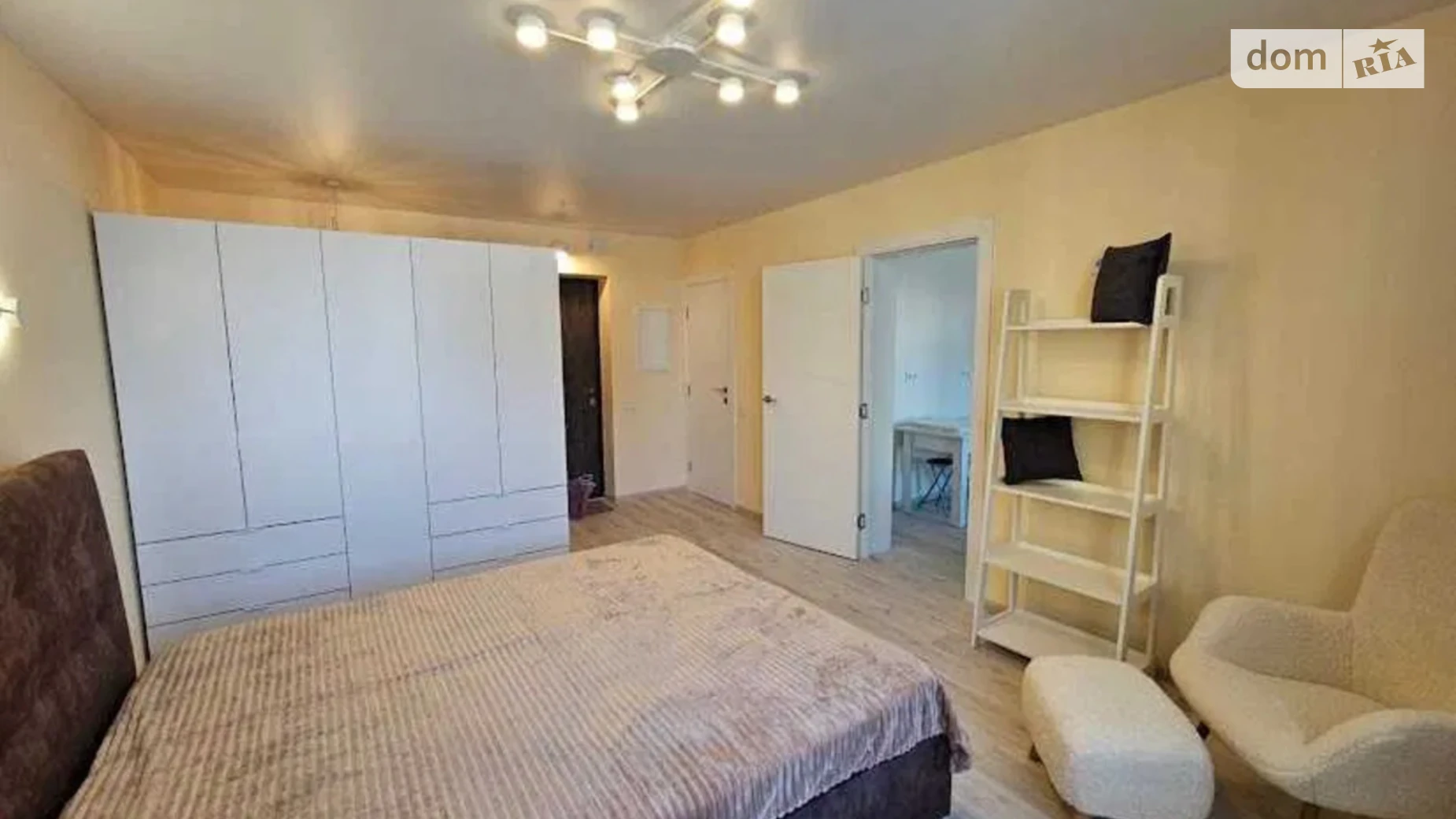 Продается 1-комнатная квартира 40 кв. м в Киеве, ул. Михаила Максимовича, 32 - фото 3