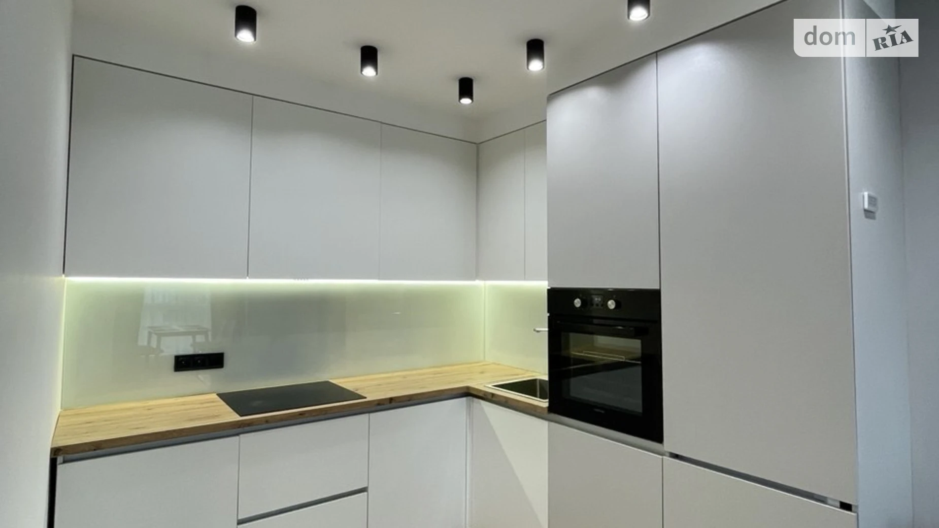 Продается 1-комнатная квартира 45 кв. м в Ровно, ул. Николая Боголюбова, 5А - фото 3