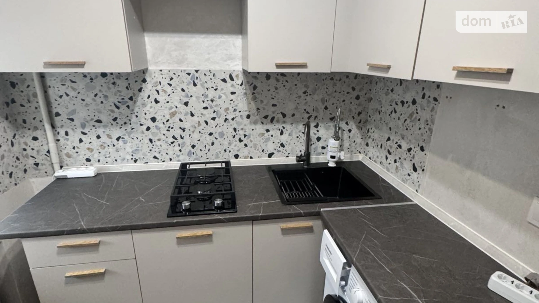 Продается 1-комнатная квартира 21.8 кв. м в Львове, ул. Пулюя Ивана - фото 2