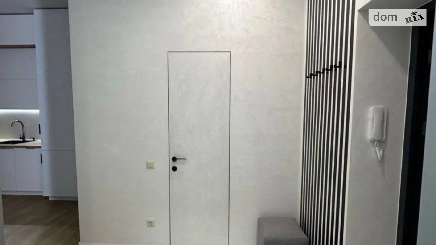 1-комнатная квартира 48 кв. м в Луцке, ул. Франко Ивана - фото 2