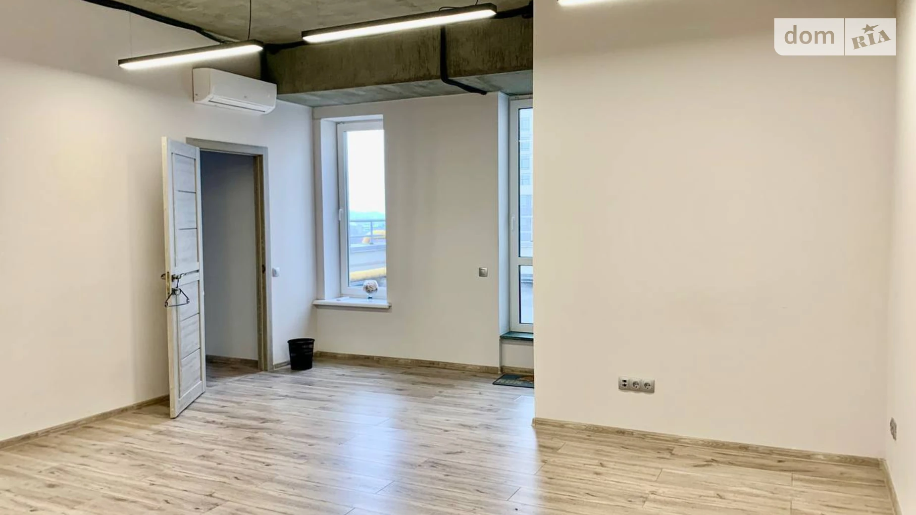 Сдается в аренду офис 45 кв. м в бизнес-центре, цена: 450 $ - фото 2