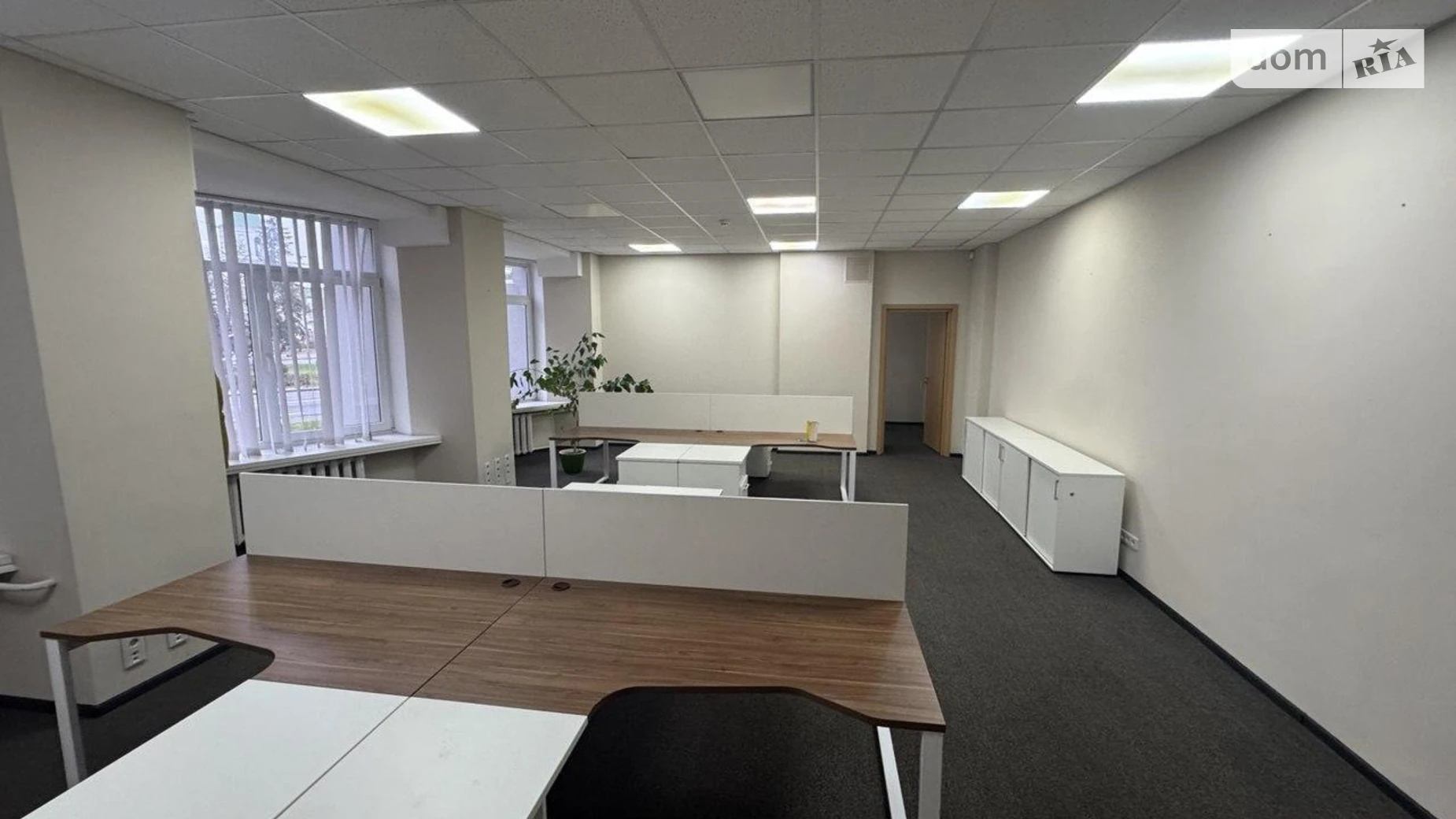 Сдается в аренду офис 235 кв. м в бизнес-центре, цена: 4935 $ - фото 4