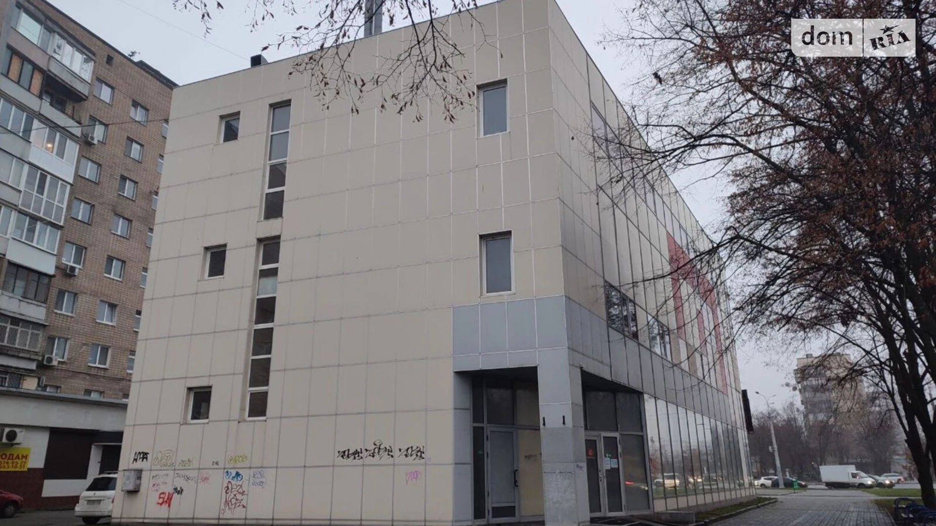 Сдается в аренду объект сферы услуг 1528.4 кв. м в 3-этажном здании, цена: 275112 грн - фото 4